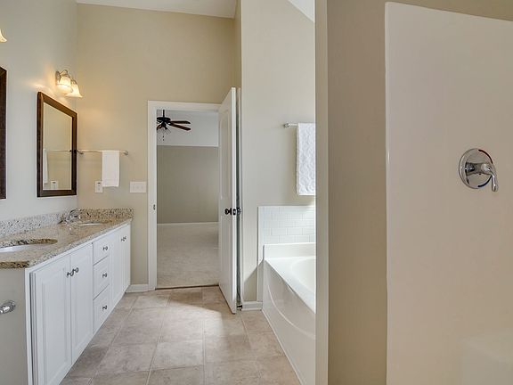 3rd image of 5097 Fairmont Dr