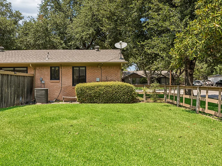 3566 Princess Ln — Photo 30
