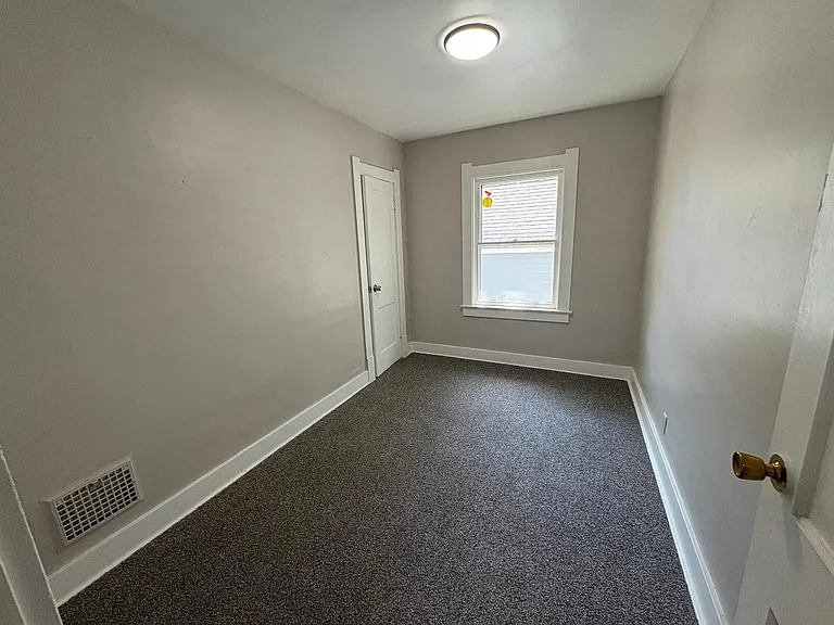 218 Worthington St — Photo 4