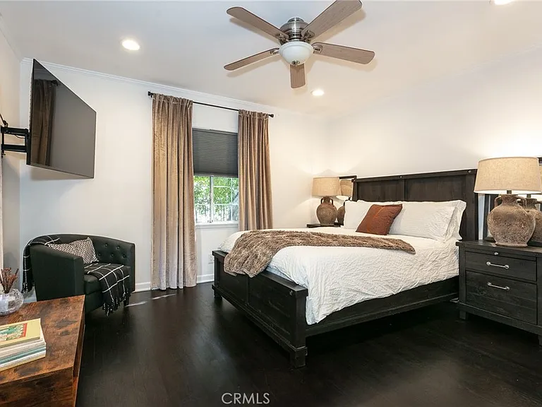 5825 Fulton Ave — Photo 23