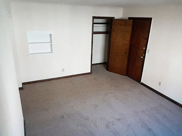 948 Ludlow Ave — Photo 11