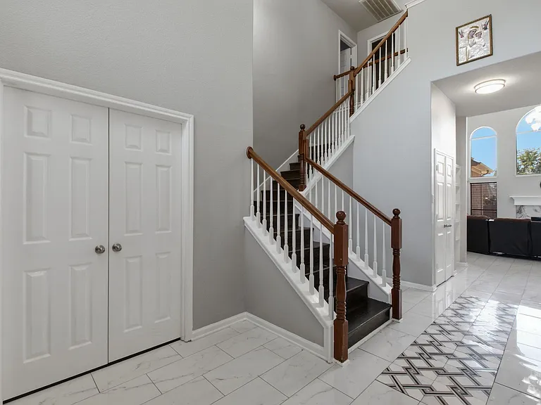 9309 Stonewood Dr — Photo 5