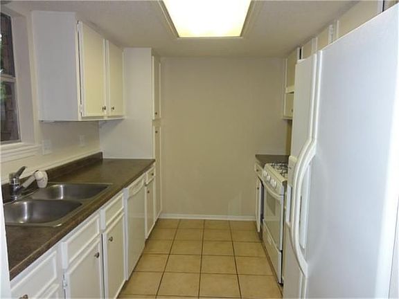 4th image of 330 William Morton Dr