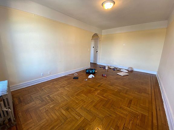 4th image of 4535 44th St APT 5H
