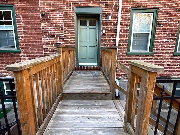2nd image of 1709 Green St APT C