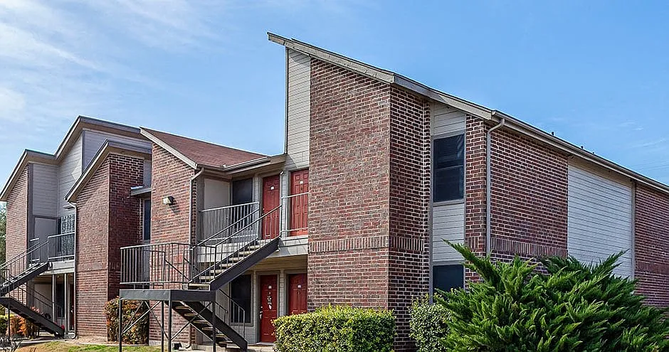 Brooksfield Apartments