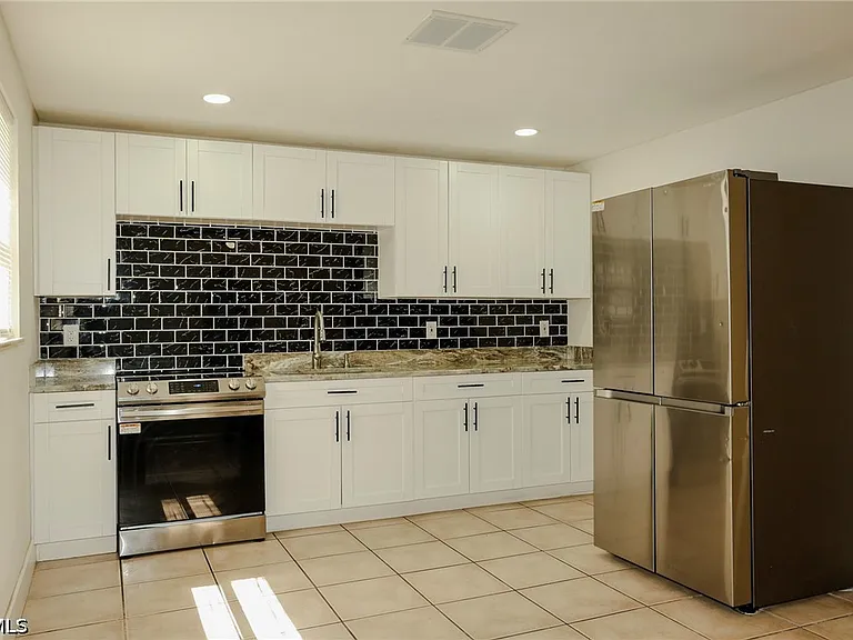 2055 Braman Ave — Photo 3
