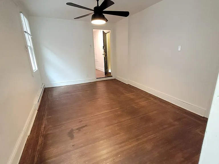 565 W Market St — Photo 30