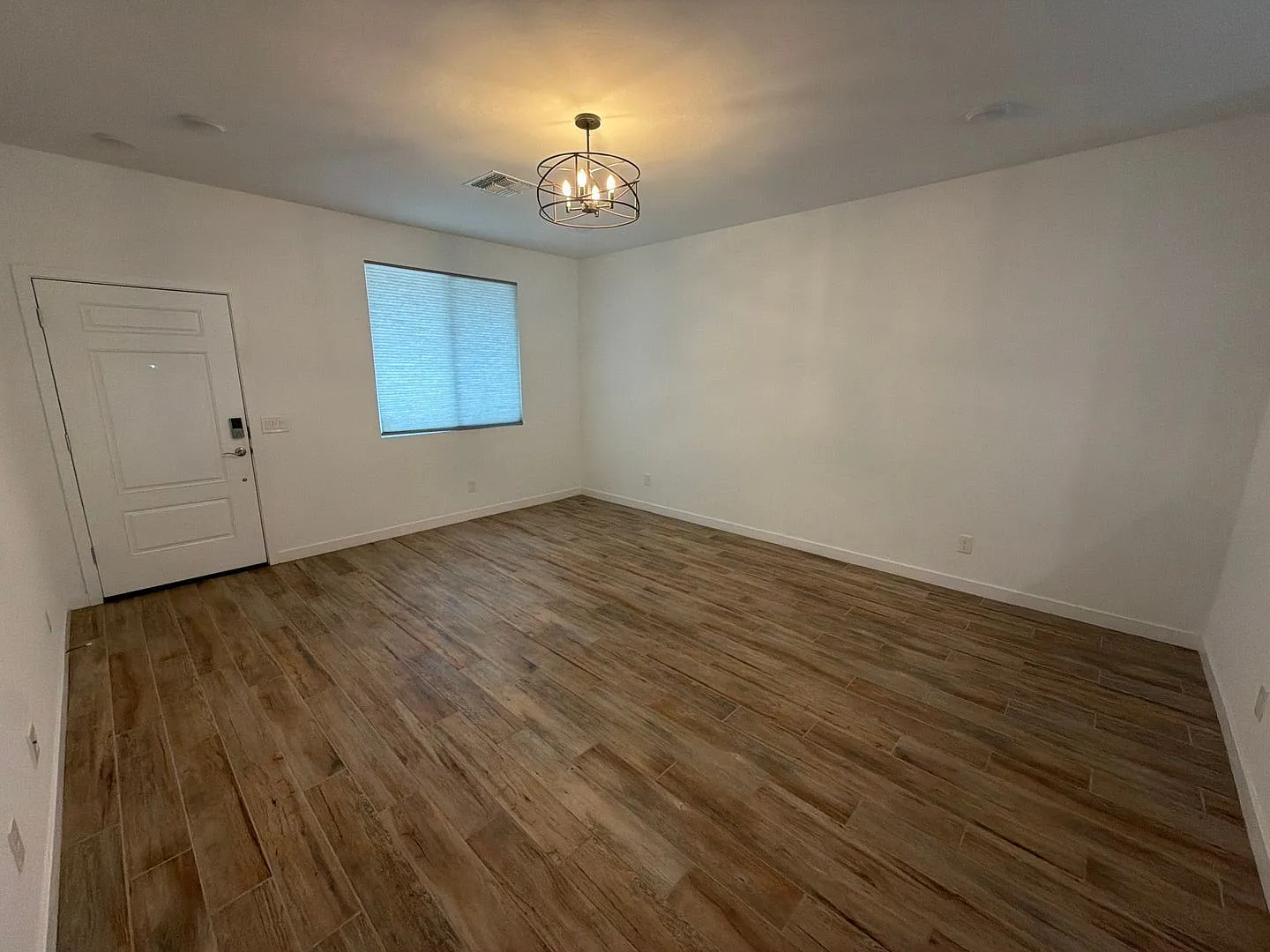 3 bed, 2.0 bath, 1448 sqft, $2,300 — Photo 3