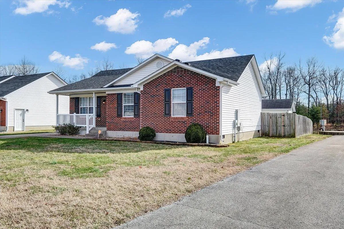 3 bed, 1190 sqft, $1,685 — Photo 3