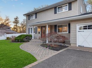 19 Shelton Court, Commack, NY 11725