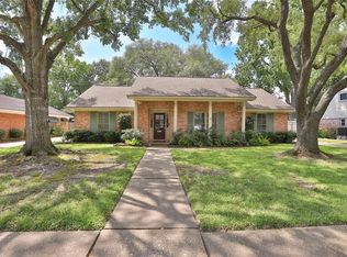 8015 Skyline Dr, Houston, TX 77063