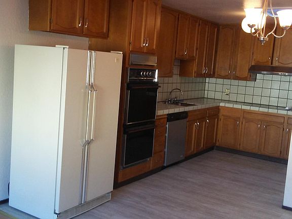 2nd image of 948 Hillside Blvd