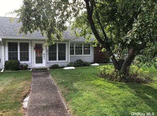 175 Ventry Ct UNIT B, Ridge, NY 11961