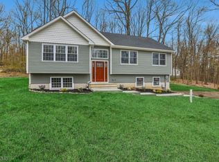 16 Sleepy Hollow Rd, Sussex, NJ 07461