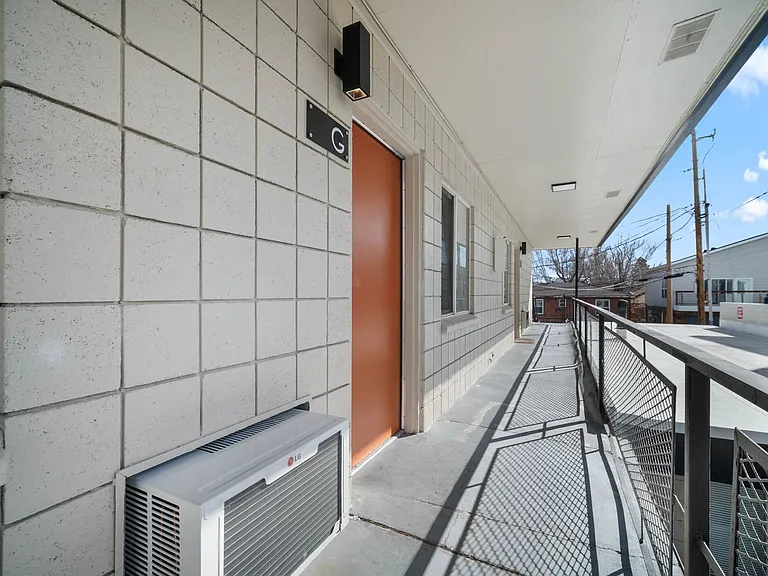 228 Stewart — Photo 8