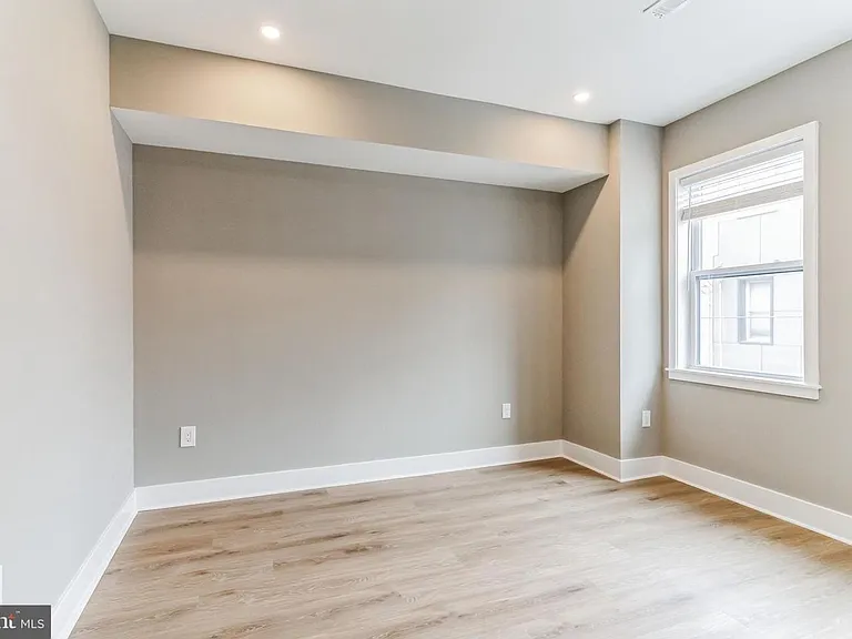 2710 Latona St — Photo 15