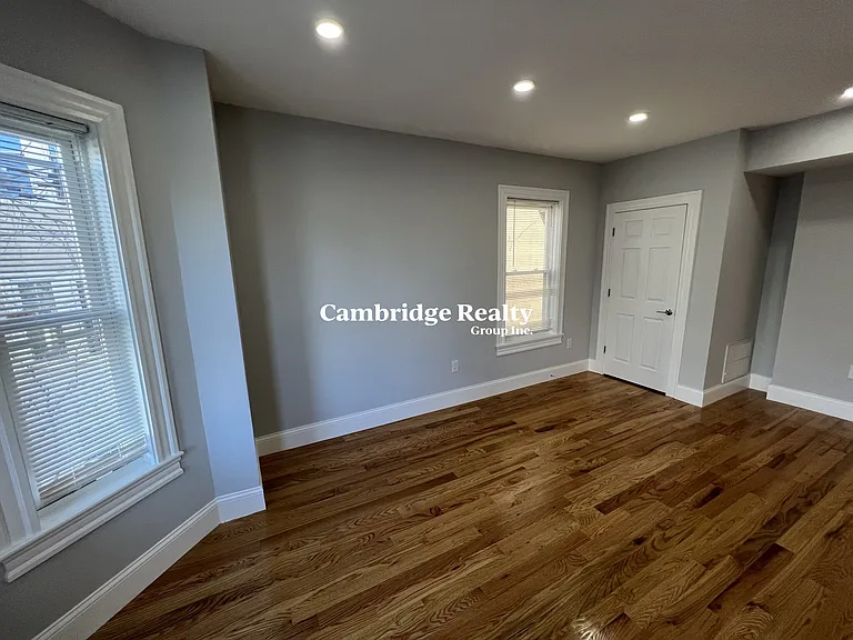 372 Oxford St #3T — Photo 8