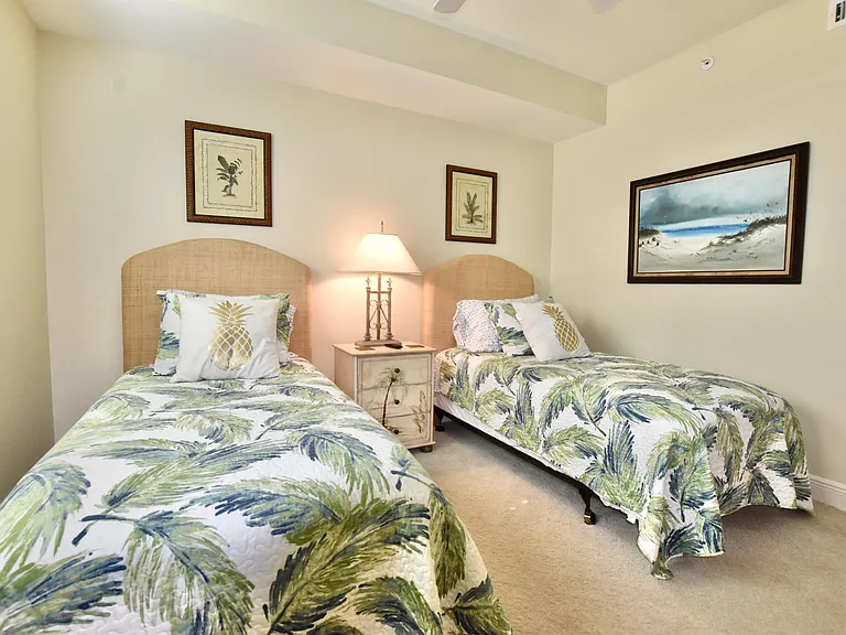 430 Cove Tower Dr #1-302-1 — Photo 3