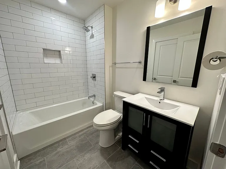 1115 N American St #C1 — Photo 14