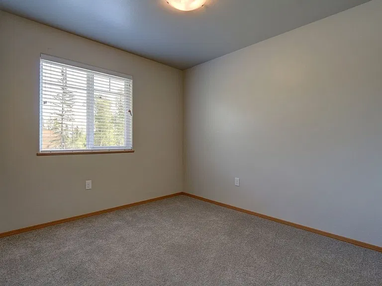 4565 W Overby St — Photo 13