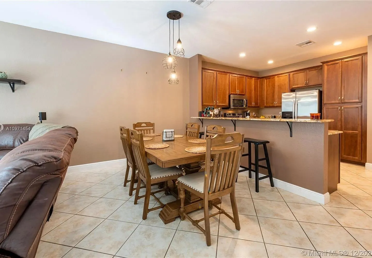 3 bed, 2.5 bath, 1700 sqft, $3,100 — Photo 3