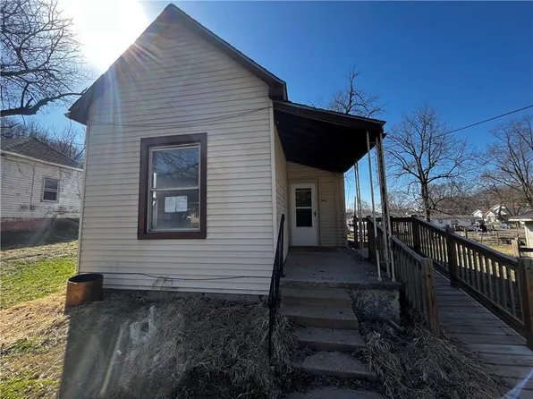 6312 S 3rd St, Saint Joseph, MO 64504