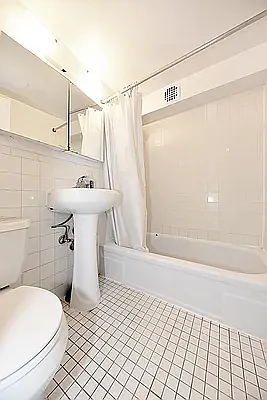 228 W 15th St #4A — Photo 8