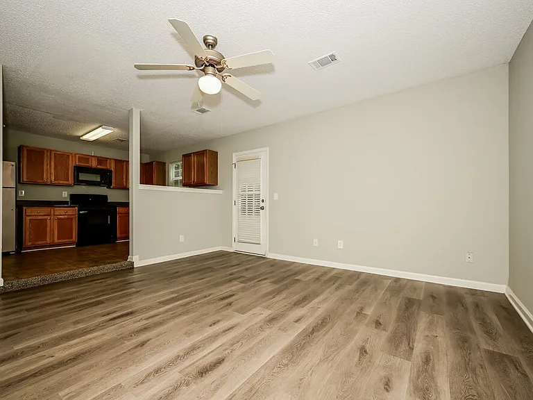 525 Barshay Dr — Photo 4