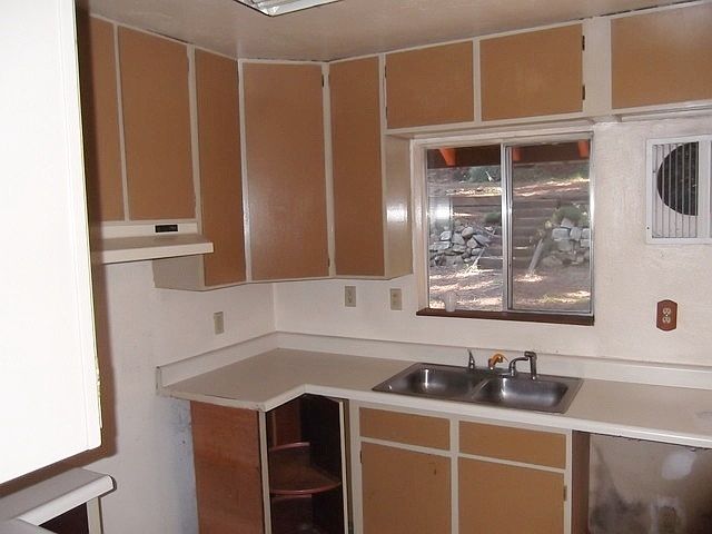 2nd image of 4814 Siskiyou Ave
