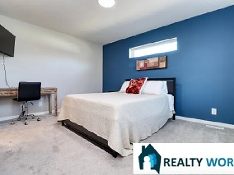 4547 Lewis Ave — Photo 10