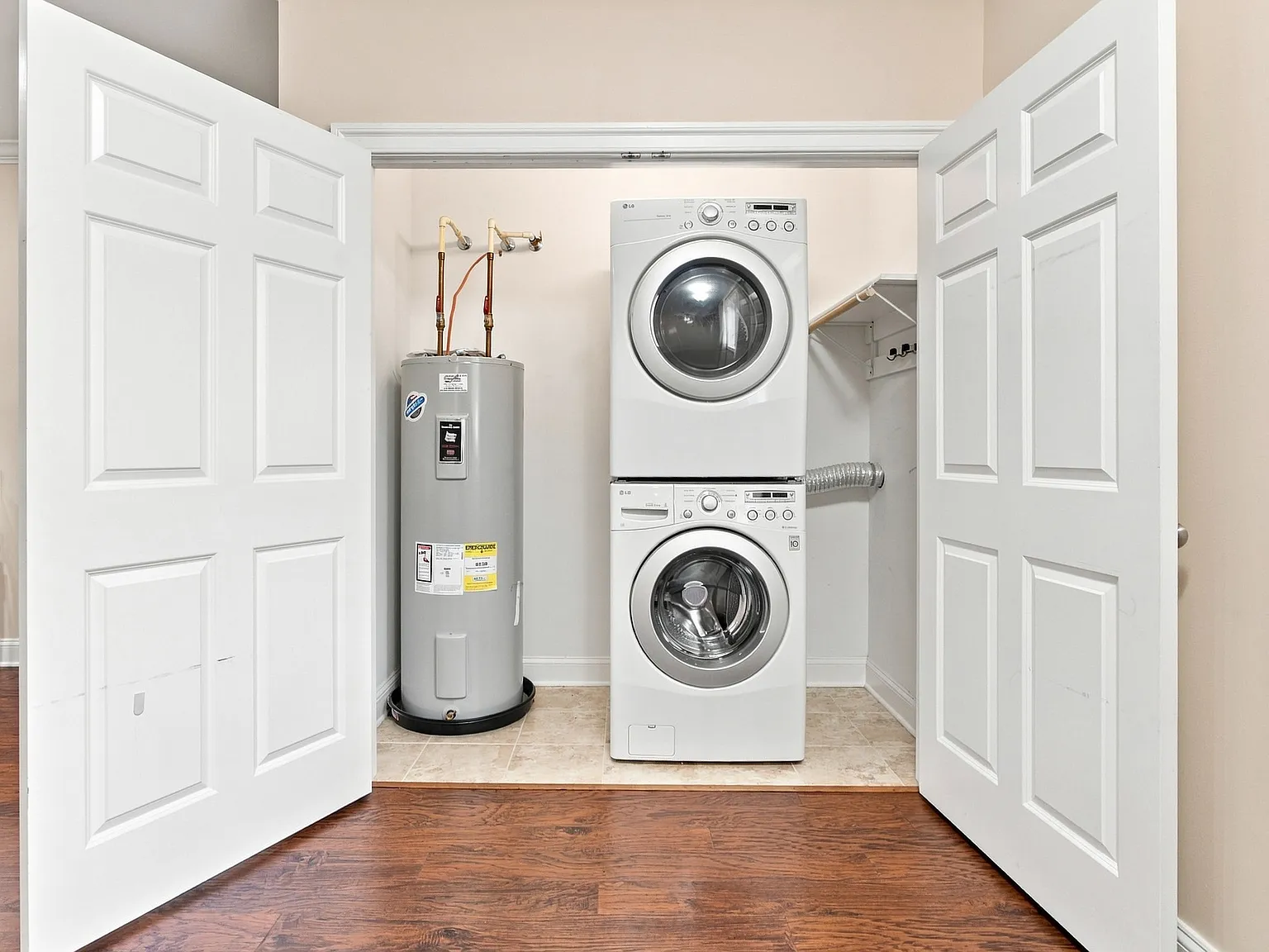 1 bed, 981 sqft, $1,700 — Photo 4