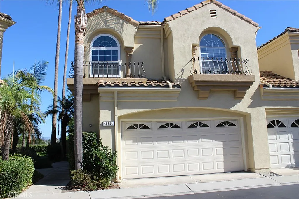 3 bed, 2.5 bath, 2179 sqft, $4,900 — Photo 2