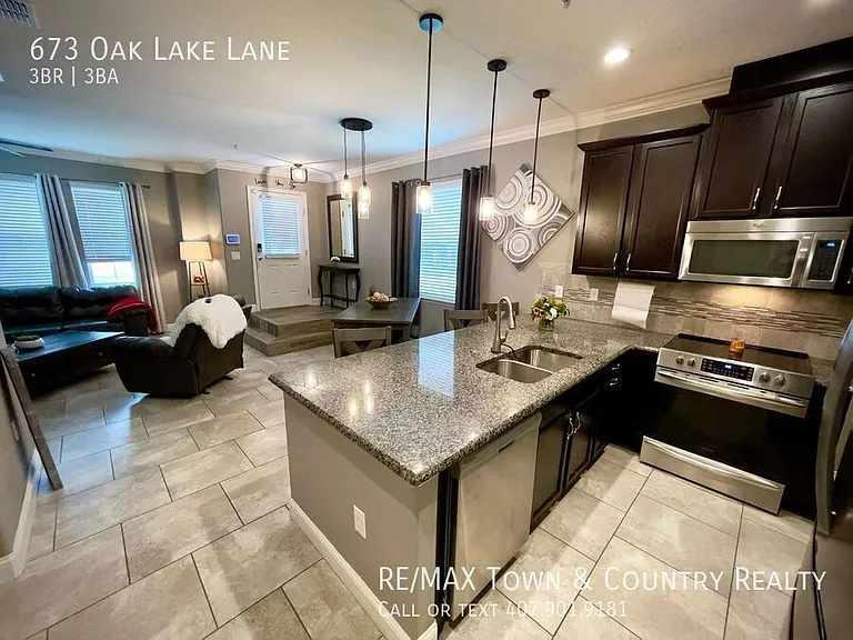 673 Oak Lake Ln — Photo 10