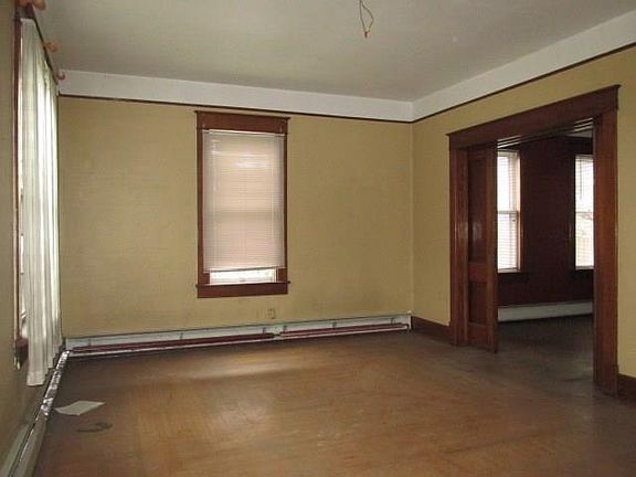 4th image of 617 Main St
