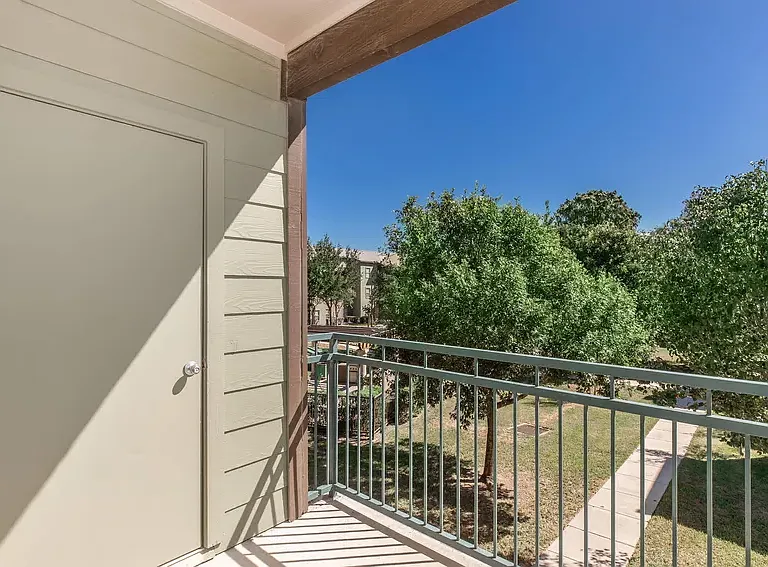 San Pedro Apartments — Photo 39