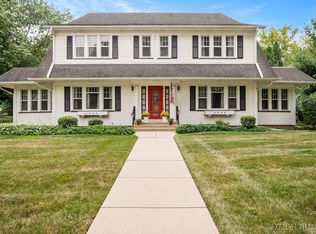 1334 W Downer Pl, Aurora, IL 60506