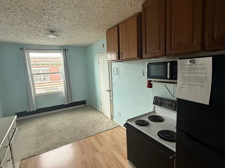 30 College Ave — Photo 6