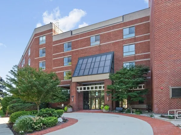 199 Coolidge Ave APT 401, Watertown, MA 02472