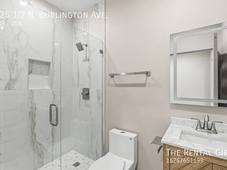 225 1/2 N Burlington Ave — Photo 15