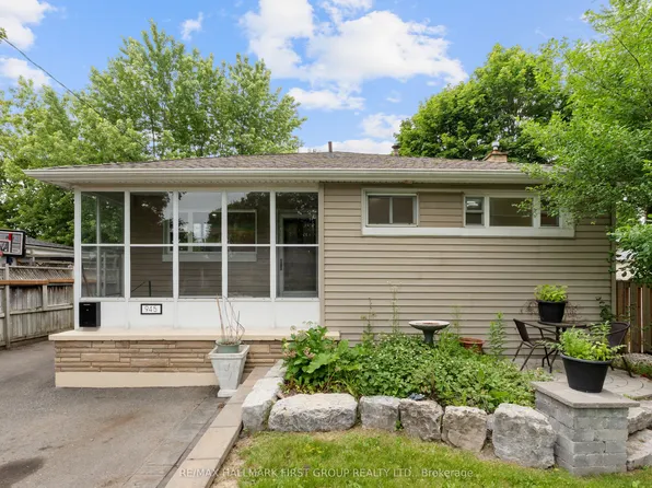 945 Donovan Cres, Whitby, ON L1N 3G4