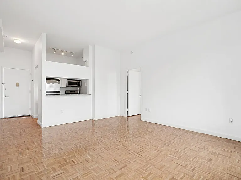360 W 43rd St #S23A — Photo 3