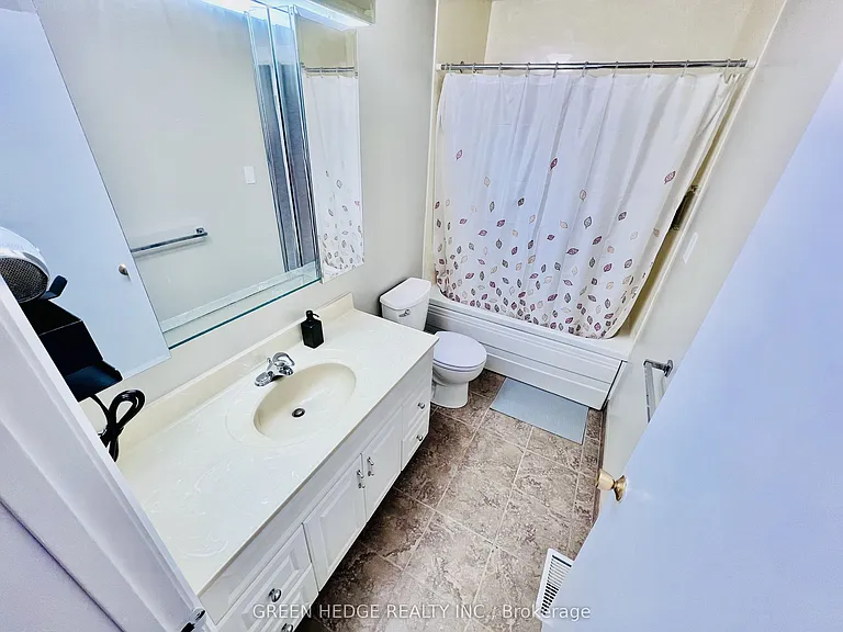 34 Stanley Ave — Photo 15