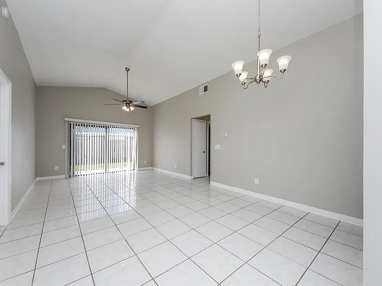 153 Pinewood Cir — Photo 6