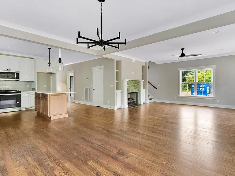 1323 Thomas Ave — Photo 22