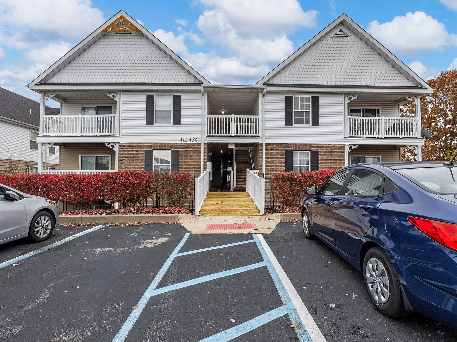 2 bed, 1012 sqft, $1,750 — Photo 1