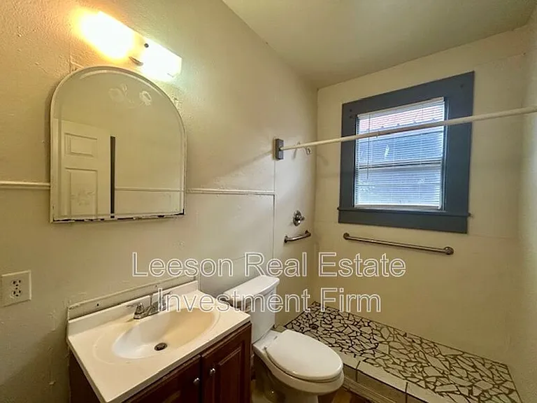 3022 Lillian St — Photo 9