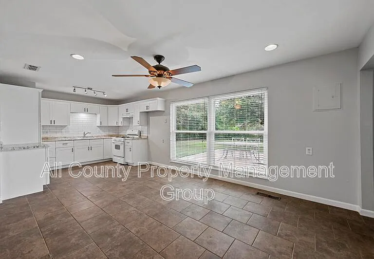 6209 Shadydell Dr — Photo 4