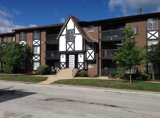 13616 S Lamon Ave #825, Crestwood, IL 60445