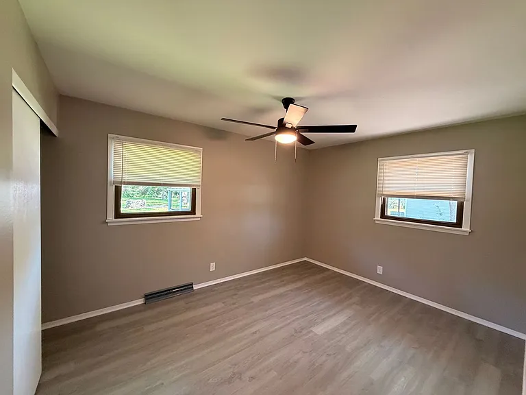 8860 S 84th St — Photo 12